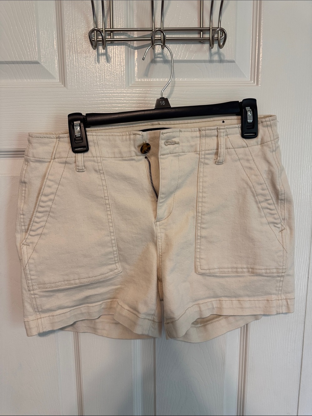 Liverpool Cream Shorts - Casual Fit